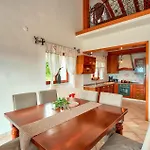 Stunning In Casa de Férias Ičići